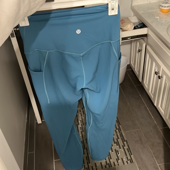 Lululemon leggings size 6 - Picture 2 of 3